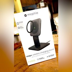 Brand new mophie wireless charging pad📲